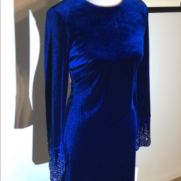 Royal blue bell sleeve dress with accented sleeve - Picture 2 of 9